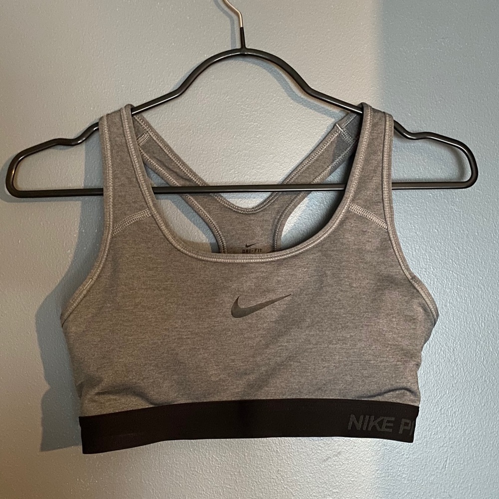 Nike pro sports bra